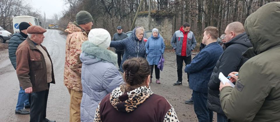 Сегодня, 3 декабря 2025 года, по поручению Главы Республики Дениса Пушилина, провел встречу с жителями по адресу: ул. Гётте Сегодня, 3 декабря 2025 года, по поручению Главы Республики Дениса Пушилина, провел встречу с жителями по адресу: ул. Гётте