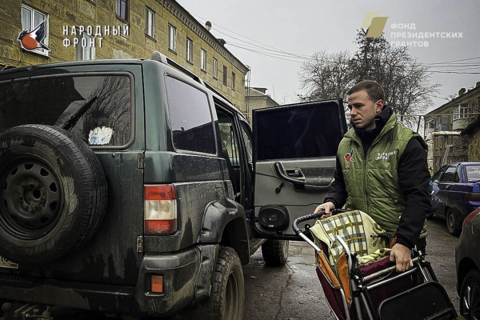 Мы всегда рядом!. Активисты Молодёжки Народного фронта пришли на помощь особенной девочке и её маме Мы всегда рядом!. Активисты Молодёжки Народного фронта пришли на помощь особенной девочке и её маме