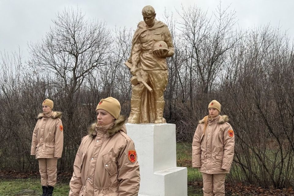 Александр Шатов: В Шахтерске почтили память павших воинов, имена которых остались неизвестными Александр Шатов: В Шахтерске почтили память павших воинов, имена которых остались неизвестными