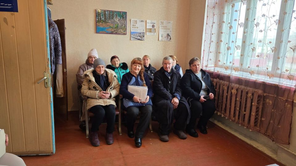 Управляющий делами Администрации Старобешевского округа Евгения Биатова провела сход граждан в селе Новокатериновка Управляющий делами Администрации Старобешевского округа Евгения Биатова провела сход граждан в селе Новокатериновка