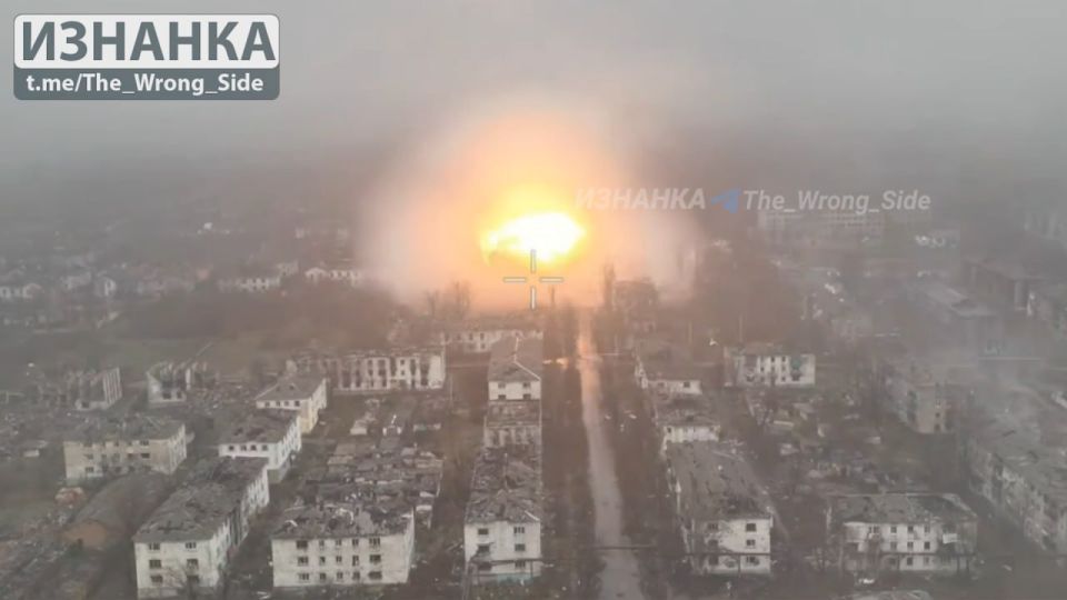 Очередной ФАБ-1500 по расположению ВСУ в Мирнограде Очередной ФАБ-1500 по расположению ВСУ в Мирнограде