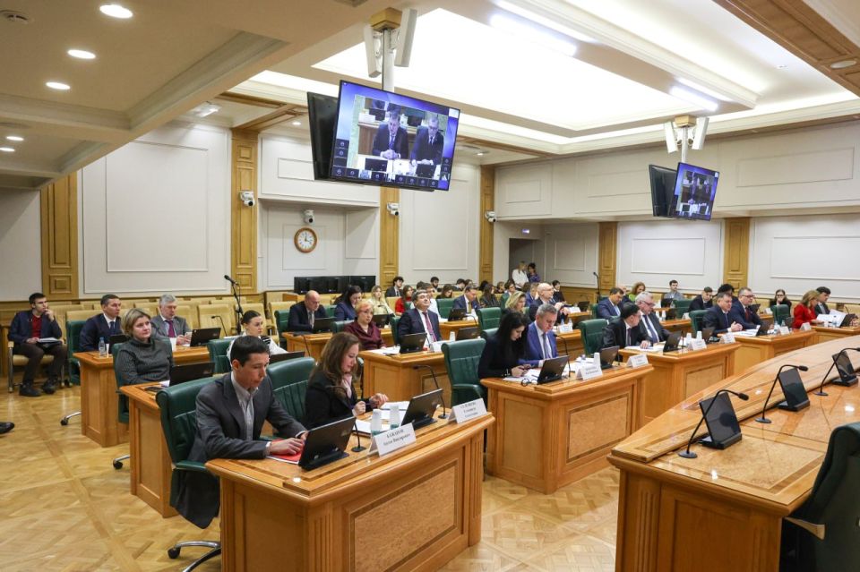 Депутат Народного Совета Елена Шишкина приняла участие в круглом столе Комитета Совета Федерации по конституционному законодательству и государственному строительству Депутат Народного Совета Елена Шишкина приняла участие в круглом столе Комитета Совета Федерации по конституционному законодательству и государственному строительству