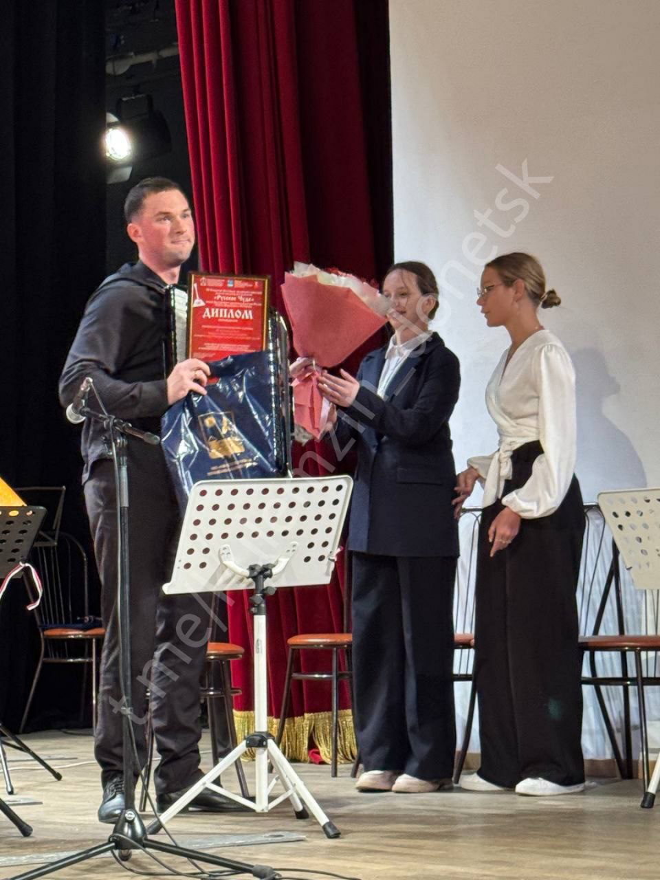 Народный инструментальный ансамбль преподавателей донецкой школы искусств № 6 «Гармония» принял участие в Гала-концерте III Открытого онлайн-фестиваля ансамблей и оркестров русских народных инструментов «Русское Чудо» в... Народный инструментальный ансамбль преподавателей донецкой школы искусств № 6 «Гармония» принял участие в Гала-концерте III Открытого онлайн-фестиваля ансамблей и оркестров русских народных инструментов «Русское Чудо» в...