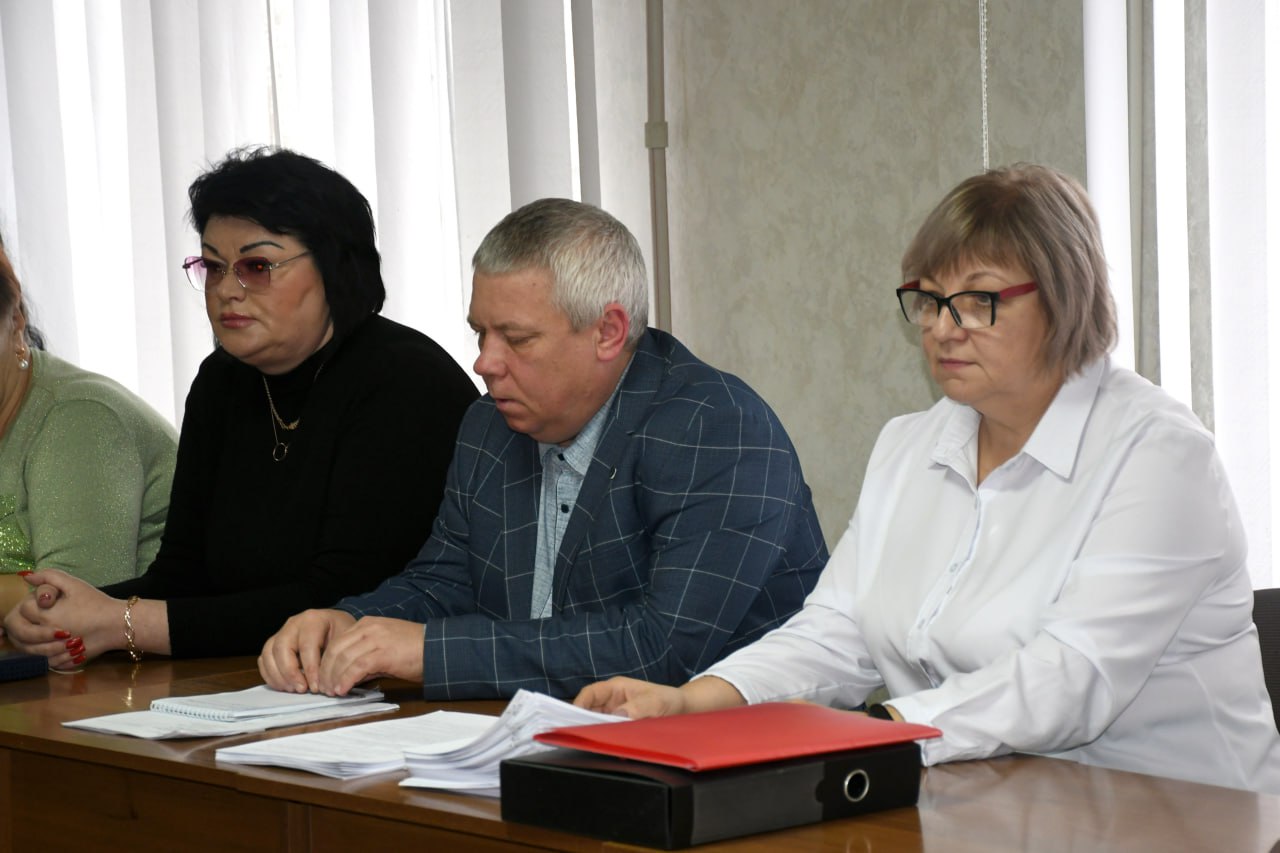 В Кировском обсудили актуальные вопросы жилищно-коммунальной сферы В Кировском обсудили актуальные вопросы жилищно-коммунальной сферы