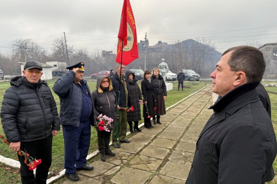 Александр Шатов: В Шахтерске почтили память павших воинов, имена которых остались неизвестными Александр Шатов: В Шахтерске почтили память павших воинов, имена которых остались неизвестными