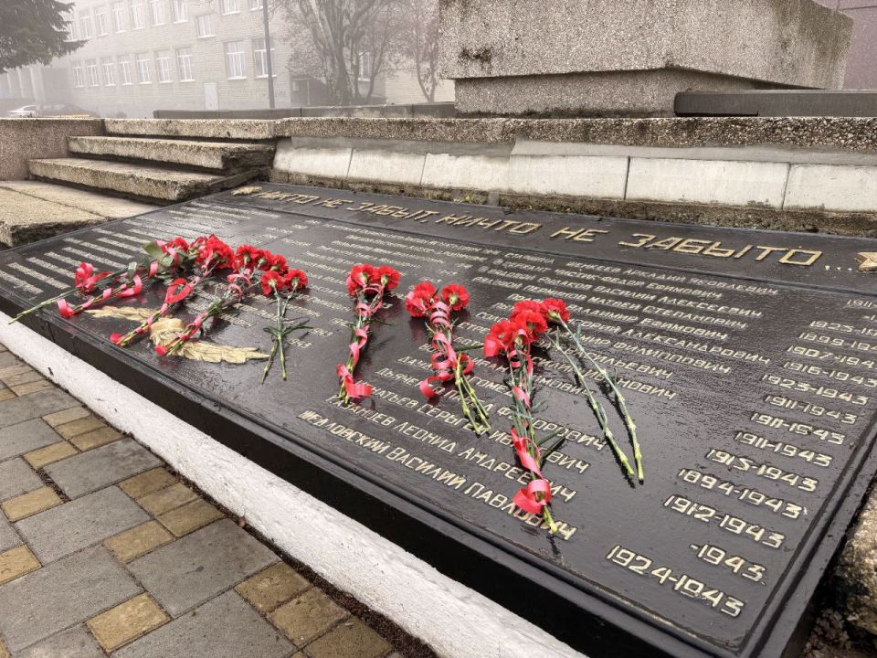 Сегодня состоялось памятное мероприятие, приуроченное ко Дню Неизвестного солдата Сегодня состоялось памятное мероприятие, приуроченное ко Дню Неизвестного солдата