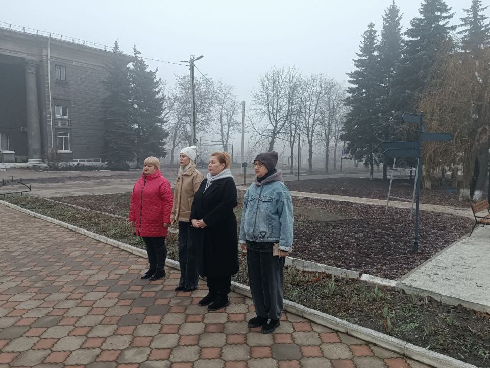 Возложение цветов ко Дню Неизвестного солдата Возложение цветов ко Дню Неизвестного солдата