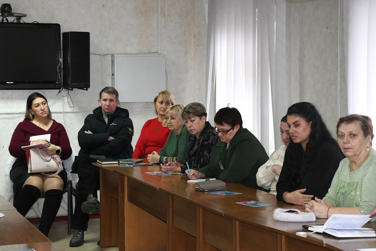 В Кировском обсудили актуальные вопросы жилищно-коммунальной сферы В Кировском обсудили актуальные вопросы жилищно-коммунальной сферы