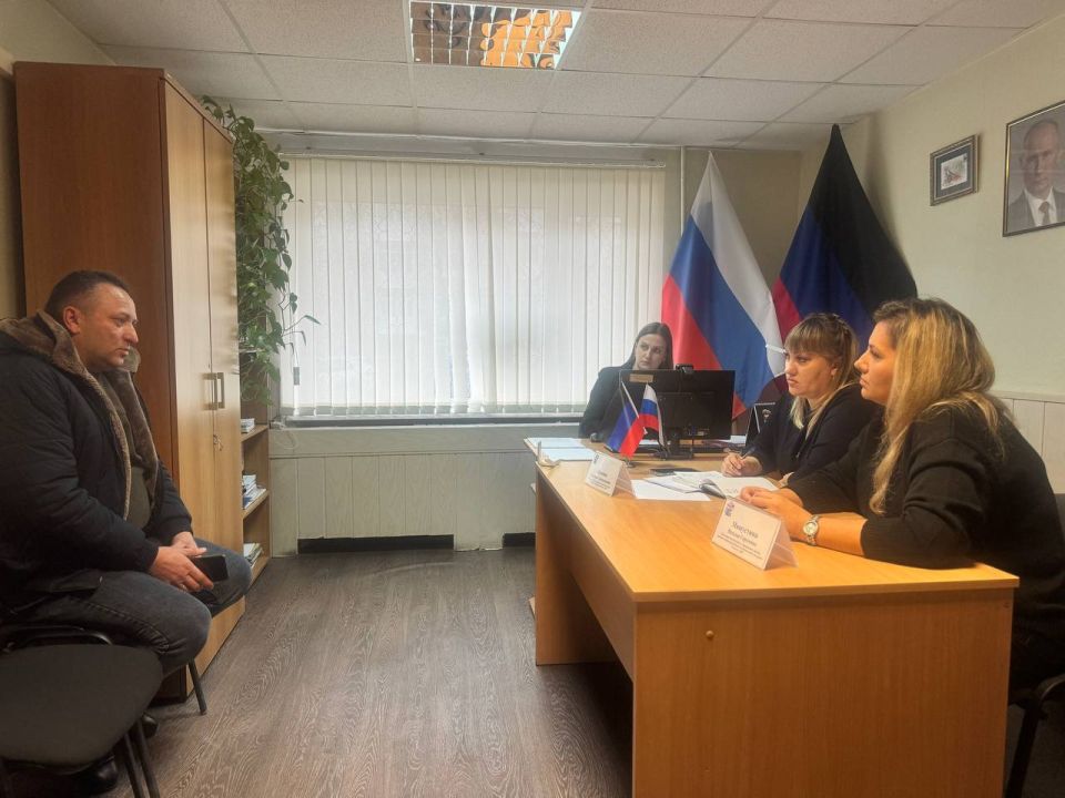 Аппарат Уполномоченного по правам человека в ДНР провел выездной прием граждан по вопросам защиты их прав и свобод в Снежном Аппарат Уполномоченного по правам человека в ДНР провел выездной прием граждан по вопросам защиты их прав и свобод в Снежном