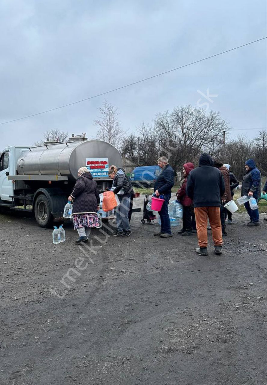 Алексей Кулемзин: Донецкие производители воды в кризисной ситуации с водоснабжением продолжают оказывать помощь Дончанам Алексей Кулемзин: Донецкие производители воды в кризисной ситуации с водоснабжением продолжают оказывать помощь Дончанам