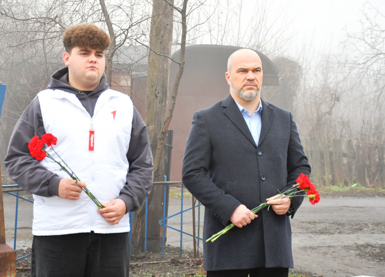 Сергей Желновач: Ежегодно 3 декабря мы отдаем дань памяти и глубокого уважения безвестно павшим на полях сражений российским и советским солдатам, которые встали на защиту нашей Родины, всем тем, кто внес свой вклад в... Сергей Желновач: Ежегодно 3 декабря мы отдаем дань памяти и глубокого уважения безвестно павшим на полях сражений российским и советским солдатам, которые встали на защиту нашей Родины, всем тем, кто внес свой вклад в...