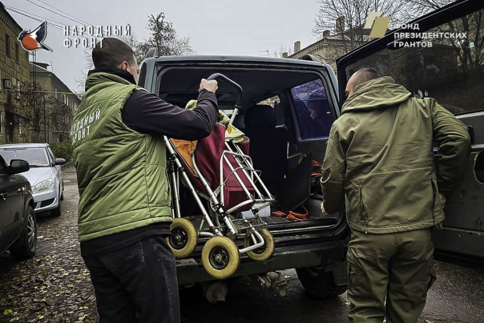 Мы всегда рядом!. Активисты Молодёжки Народного фронта пришли на помощь особенной девочке и её маме Мы всегда рядом!. Активисты Молодёжки Народного фронта пришли на помощь особенной девочке и её маме