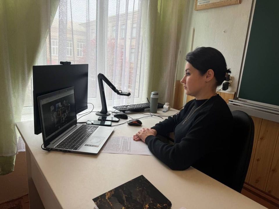 Горловские выпускники успешно написали итоговое сочинение в дистанционном формате Горловские выпускники успешно написали итоговое сочинение в дистанционном формате