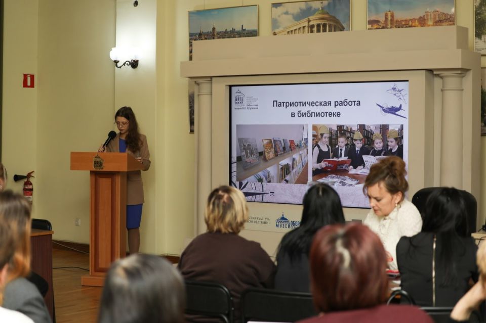 Стартовала акция для библиотекарей и работников культурно-досуговых учреждений ДНР ко Дню героев Отечества Стартовала акция для библиотекарей и работников культурно-досуговых учреждений ДНР ко Дню героев Отечества