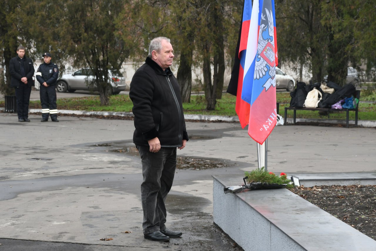 В Кировском почтили память погибших воинов в День неизвестного солдата В Кировском почтили память погибших воинов в День неизвестного солдата