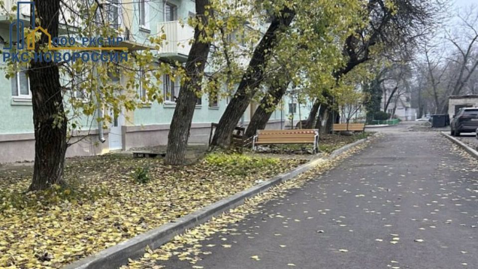 В рамках программы «Благоустройство придомовых территорий 2024-2026» завершены работы во дворе дома на улице Кронштадтской в Мариуполе В рамках программы «Благоустройство придомовых территорий 2024-2026» завершены работы во дворе дома на улице Кронштадтской в Мариуполе
