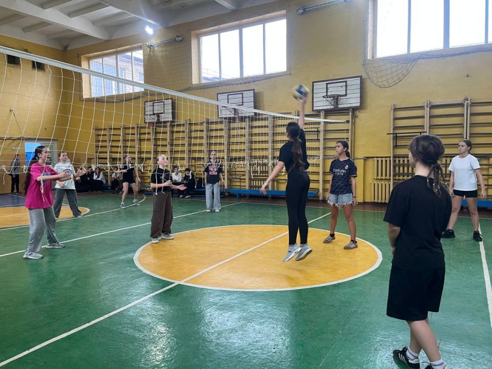 В Ждановке прошли соревнования по пионерболу В Ждановке прошли соревнования по пионерболу