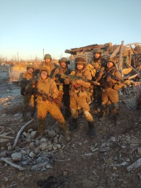 Памятная фотография бойцов спецназа «Ахмат» с командиром «Тарзаном» после боёв в Соледаре