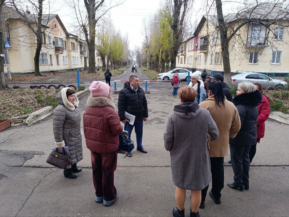 По поручению Главы ДНР Дениса Пушилина проводятся встречи с населением для выявления проблемных вопросов на подведомственной территории По поручению Главы ДНР Дениса Пушилина проводятся встречи с населением для выявления проблемных вопросов на подведомственной территории
