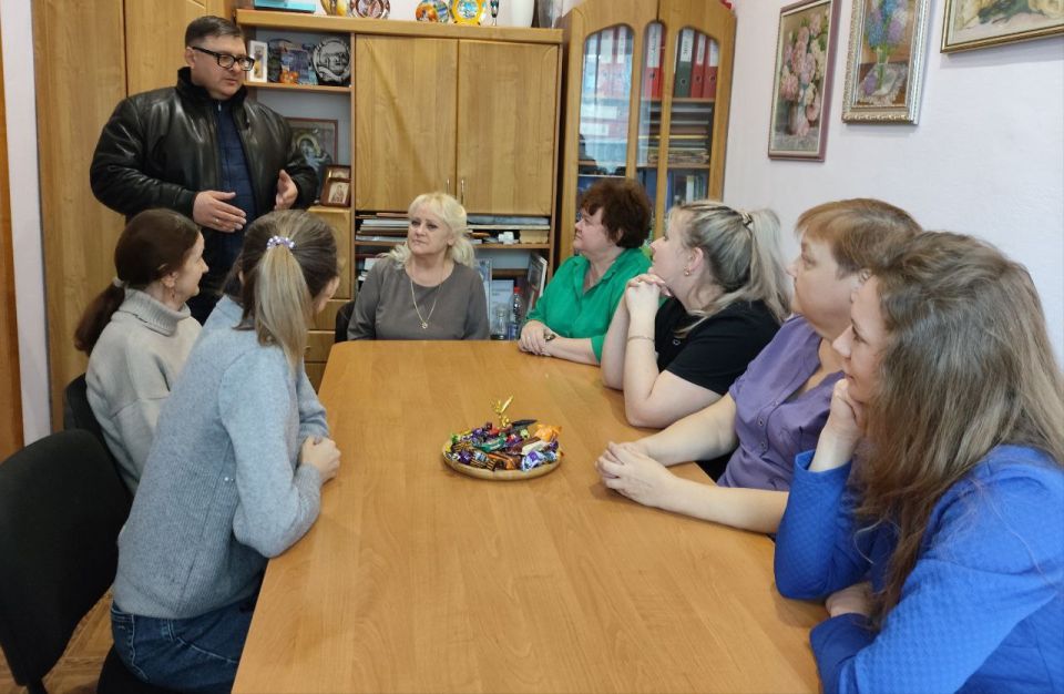 Василий Овчаров: Встретился с коллективом управления образования Администрации Новоазовского муниципального округа