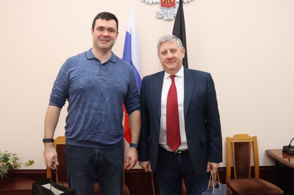 Гурген Малхасян: Вместе с Андреем Геннадьевичем Чертковым Председателем Правительства ДНР встретились с представителями из Липецкой области Гурген Малхасян: Вместе с Андреем Геннадьевичем Чертковым Председателем Правительства ДНР встретились с представителями из Липецкой области
