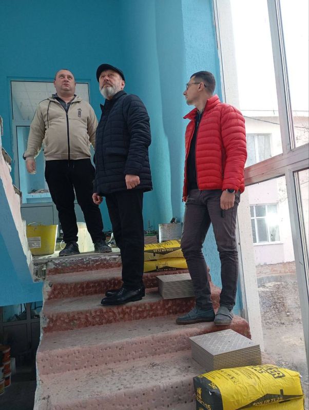 Борис Трима: Глава Мангушского округа проконтролировал ход ремонта в здании социальных служб Борис Трима: Глава Мангушского округа проконтролировал ход ремонта в здании социальных служб
