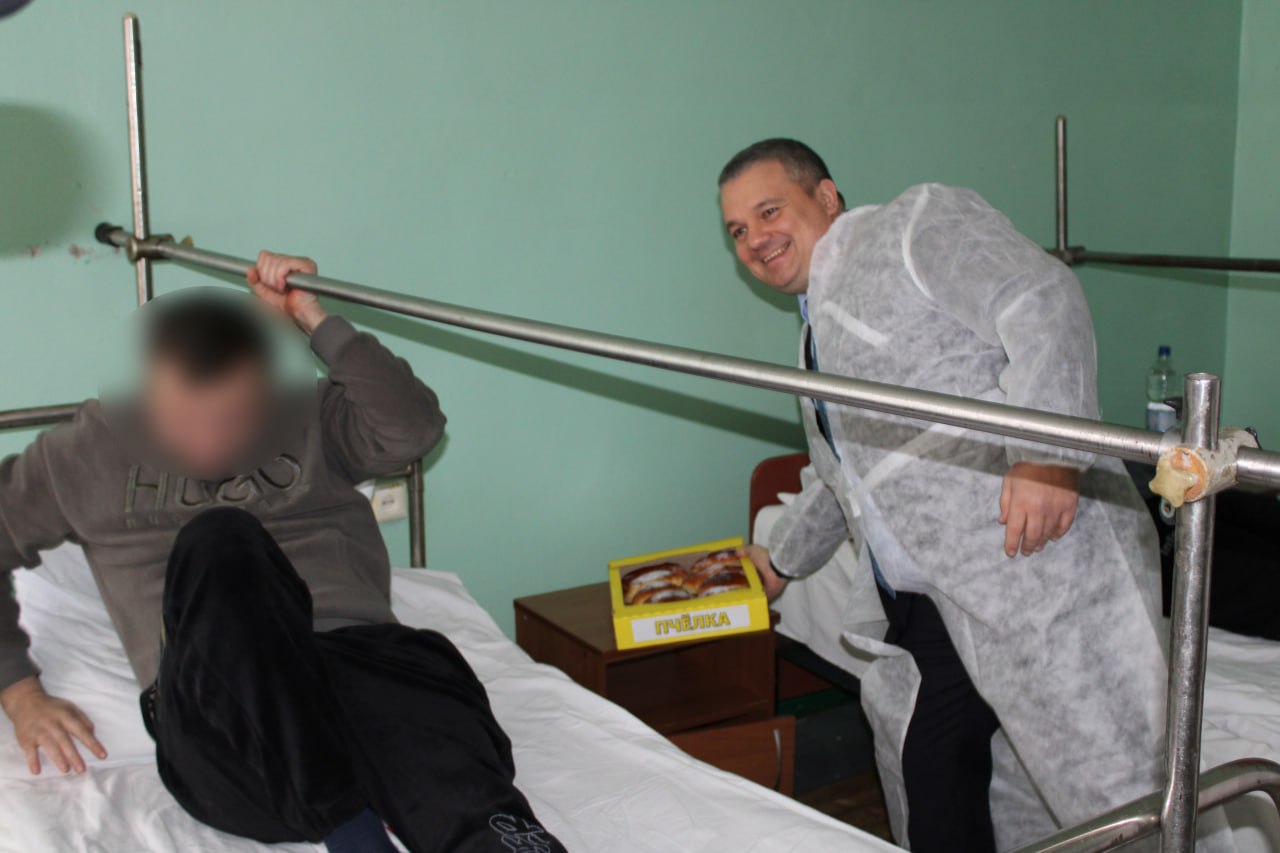 Иван Приходько: Член Совета Федерации Федерального Собрания Российской Федерации, заместитель председателя Комитета Совета Федерации по международным делам, координатор совета партийного проекта «Женское движение» Донецкого... Иван Приходько: Член Совета Федерации Федерального Собрания Российской Федерации, заместитель председателя Комитета Совета Федерации по международным делам, координатор совета партийного проекта «Женское движение» Донецкого...