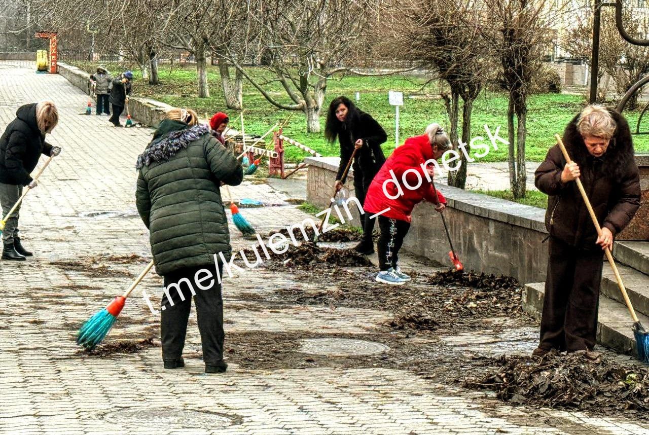 Сегодня представители управления по физической культуре и спорту, сотрудники Дворца спорта «Шахтёр», спортивной школы № 6 внесли свой вклад в традиционную экологическую акцию «Чистый четверг» Сегодня представители управления по физической культуре и спорту, сотрудники Дворца спорта «Шахтёр», спортивной школы № 6 внесли свой вклад в традиционную экологическую акцию «Чистый четверг»