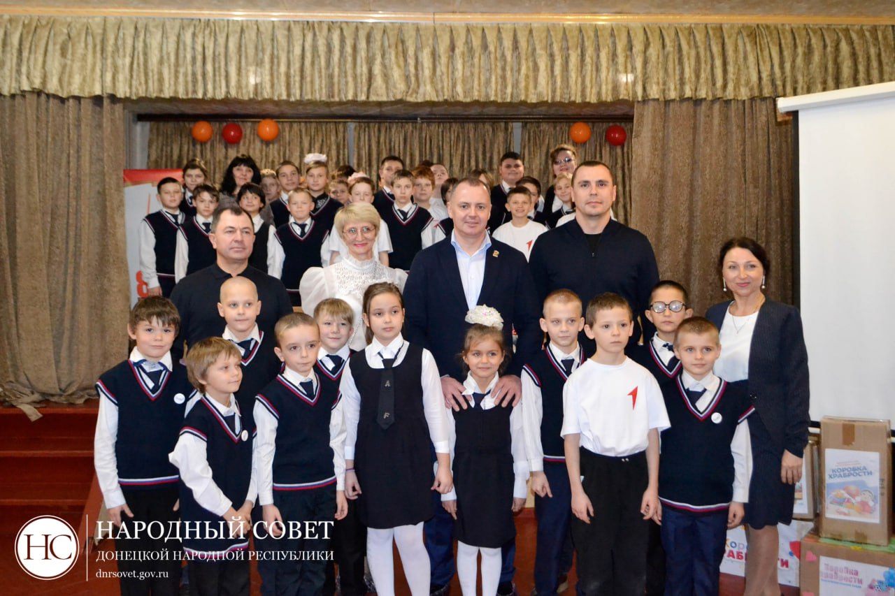 Сергей Прокопенко: Добрые дела для детей. В продолжение акции "Коробка Храбрости", проводимой партией "Единая Россия", с депутатом Народного Совета Евгением Белашевым также посетили Шахтёрскую санаторную школу-интернат № 15.... Сергей Прокопенко: Добрые дела для детей. В продолжение акции "Коробка Храбрости", проводимой партией "Единая Россия", с депутатом Народного Совета Евгением Белашевым также посетили Шахтёрскую санаторную школу-интернат № 15....