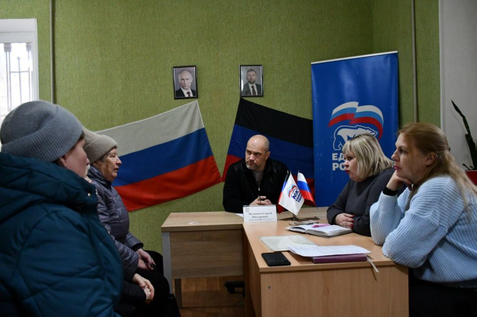 Сегодня, в общественной приемной Всероссийской политической партии «Единая Россия» города Светлодарск глава муниципального образования городского округа Дебальцево, секретарь местного отделения Всероссийской политической... Сегодня, в общественной приемной Всероссийской политической партии «Единая Россия» города Светлодарск глава муниципального образования городского округа Дебальцево, секретарь местного отделения Всероссийской политической...