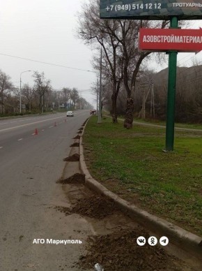 В Ильичевском районе Мариуполя дорожники ведут комплексную уборку проезжей части