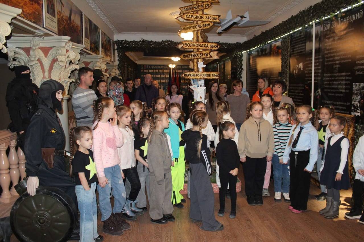 В Комсомольское прошла встреча с членами семьи погибшего участника СВО В Комсомольское прошла встреча с членами семьи погибшего участника СВО