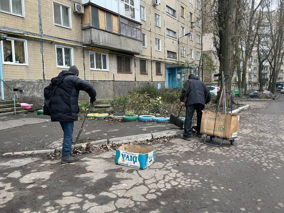 Сегодня, 4 декабря 2025 года, в рамках проекта «Городская среда», реализуемого Единой Россией , жители Кировского района приняли участие в традиционной экологической акции «Чистый четверг» Сегодня, 4 декабря 2025 года, в рамках проекта «Городская среда», реализуемого Единой Россией , жители Кировского района приняли участие в традиционной экологической акции «Чистый четверг»