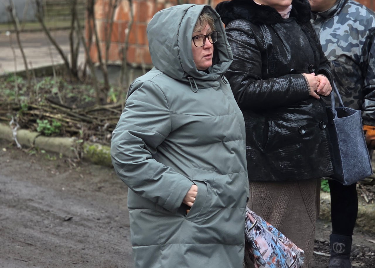 Руководитель управы Куйбышевского района Иван Адамец вместе с депутатами Донецкого горсовета Германом Полуниным, Сергеем Остапенко и Валерием Солодовниковым провели встречу с жителями дома № 28 по улице Сомова Руководитель управы Куйбышевского района Иван Адамец вместе с депутатами Донецкого горсовета Германом Полуниным, Сергеем Остапенко и Валерием Солодовниковым провели встречу с жителями дома № 28 по улице Сомова