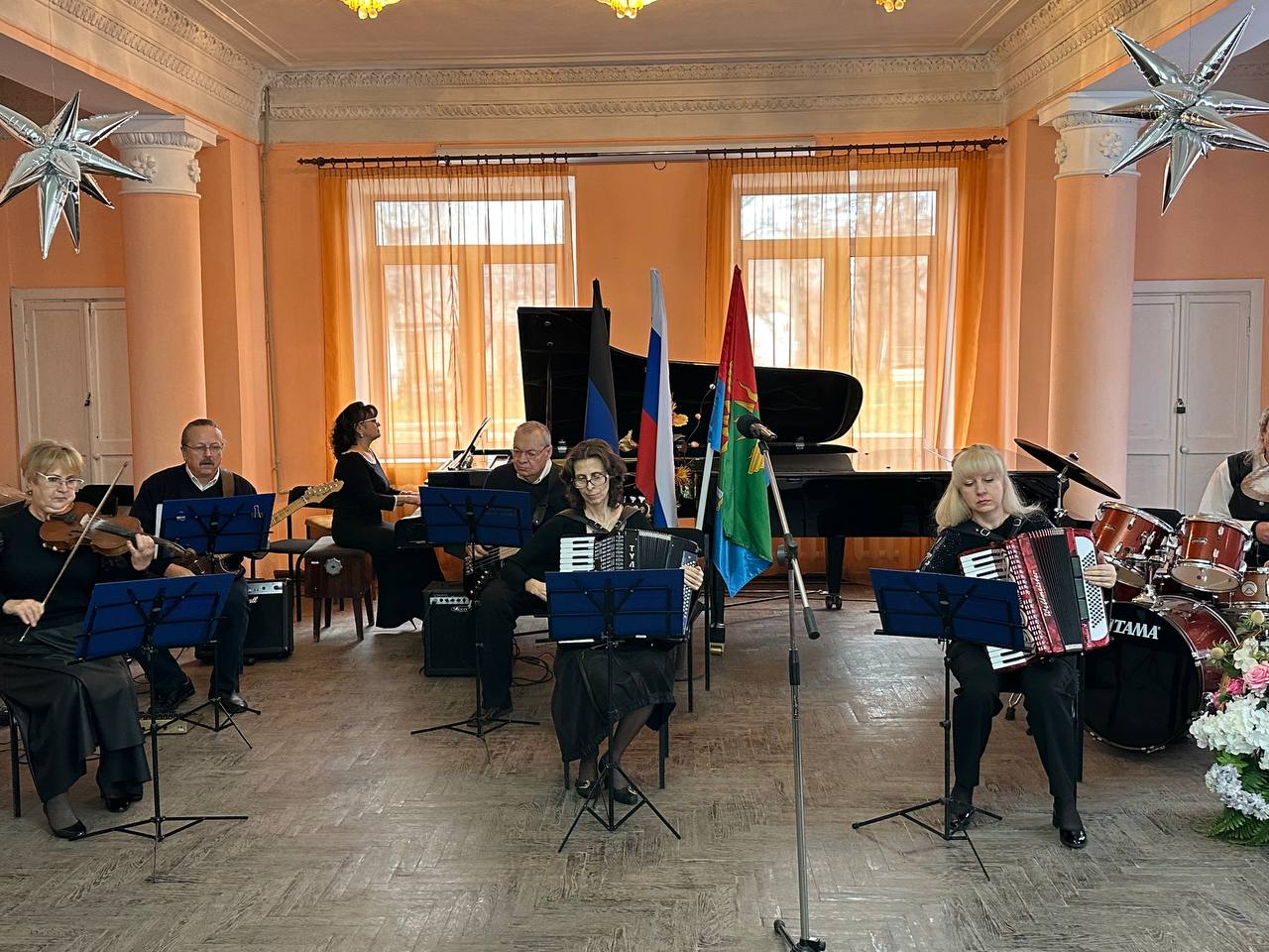 Сегодня, 04.12.2025г., в малом зале МБУДО «Дебальцевская детская школа искусств» городского округа Дебальцево Донецкой Народной Республики для подопечных ГБУСО "Центр социального обслуживания населения города Дебальцево"...