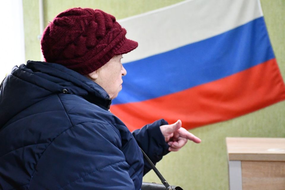 Сегодня, в общественной приемной Всероссийской политической партии «Единая Россия» города Светлодарск глава муниципального образования городского округа Дебальцево, секретарь местного отделения Всероссийской политической... Сегодня, в общественной приемной Всероссийской политической партии «Единая Россия» города Светлодарск глава муниципального образования городского округа Дебальцево, секретарь местного отделения Всероссийской политической...