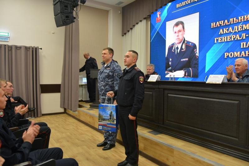 Начальник Волгоградской академии МВД России встретился с обучающимися и сотрудниками Донецкого филиала Начальник Волгоградской академии МВД России встретился с обучающимися и сотрудниками Донецкого филиала