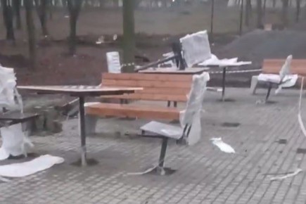 Александр Пеняев: Глядя на очередное дело рук вандалов, облюбовавших для своих проделок новый парк «Машиностроитель», становится стыдно за своих земляков