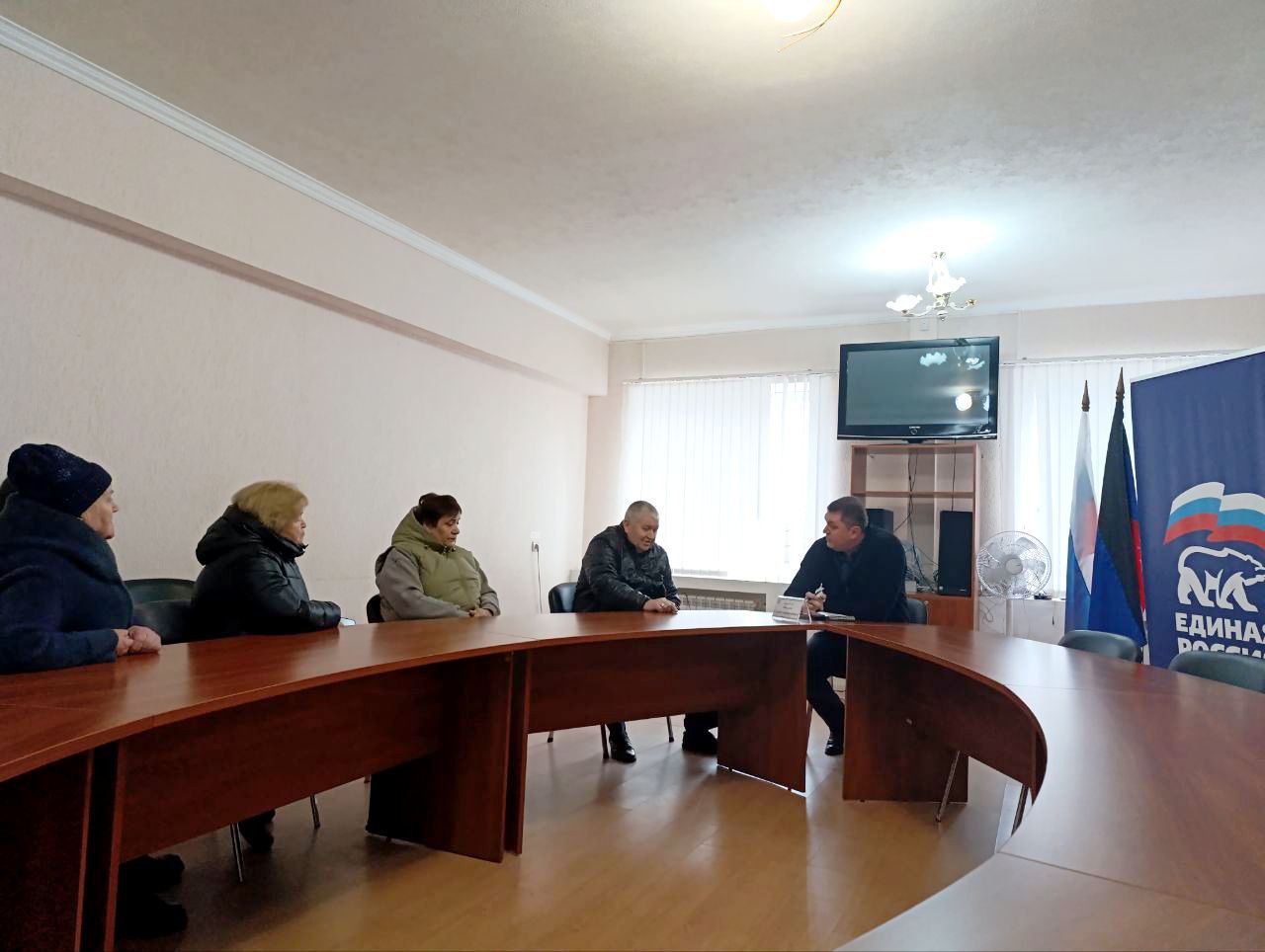 Исполнение поручения Главы ДНР: депутаты Народного Совета проводят встречи с жителями на постоянной основе