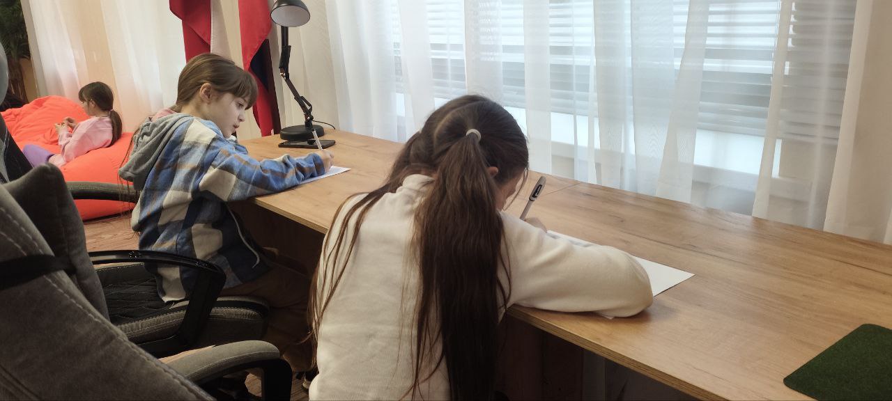 В молодежном отделе МБУ "Дебальцевский центр культуры и досуга" состоялось по-настоящему волшебное предновогоднее событие В молодежном отделе МБУ "Дебальцевский центр культуры и досуга" состоялось по-настоящему волшебное предновогоднее событие