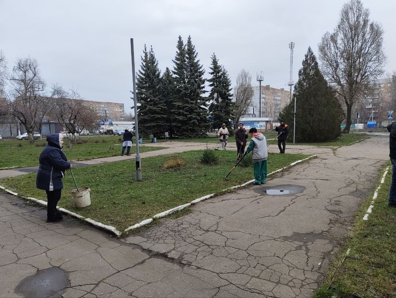 Сегодня, 4 декабря 2025 года, в рамках проекта «Городская среда», реализуемого Единой Россией , жители Кировского района приняли участие в традиционной экологической акции «Чистый четверг» Сегодня, 4 декабря 2025 года, в рамках проекта «Городская среда», реализуемого Единой Россией , жители Кировского района приняли участие в традиционной экологической акции «Чистый четверг»