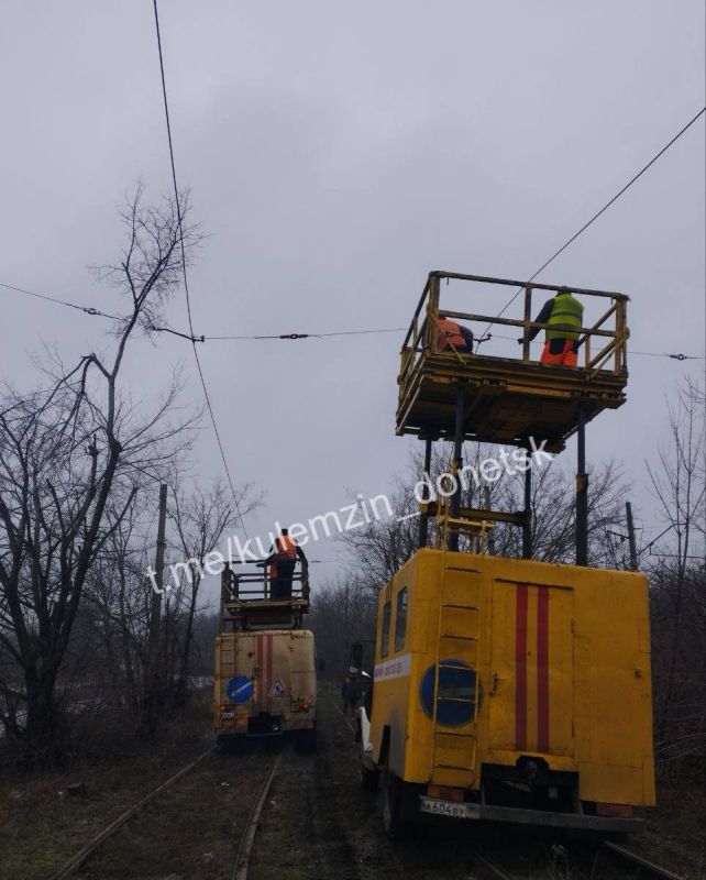 Алексей Кулемзин: Специалисты предприятия «Донэлектроавтотранс» продолжают восстанавливать контактную сеть трамвайного маршрута № 16
