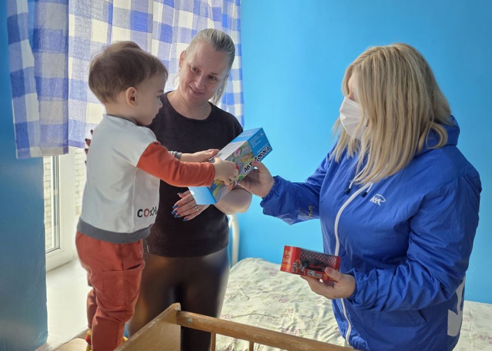 Иван Адамец: Частичка смелости: маленьким пациентам доставлены игрушки из «Коробки храбрости» Иван Адамец: Частичка смелости: маленьким пациентам доставлены игрушки из «Коробки храбрости»