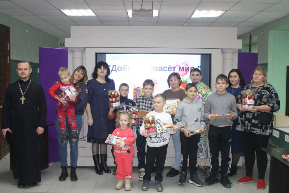 Подарки от фонда и угощение от организаторов Подарки от фонда и угощение от организаторов