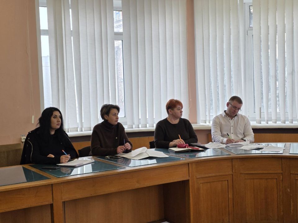 Татьяна Копылова: Сегодня, 4 декабря, в Управе Ворошиловского внутригородского района Администрации городского округа Донецк состоялось рабочее совещание «Чистый четверг» Татьяна Копылова: Сегодня, 4 декабря, в Управе Ворошиловского внутригородского района Администрации городского округа Донецк состоялось рабочее совещание «Чистый четверг»