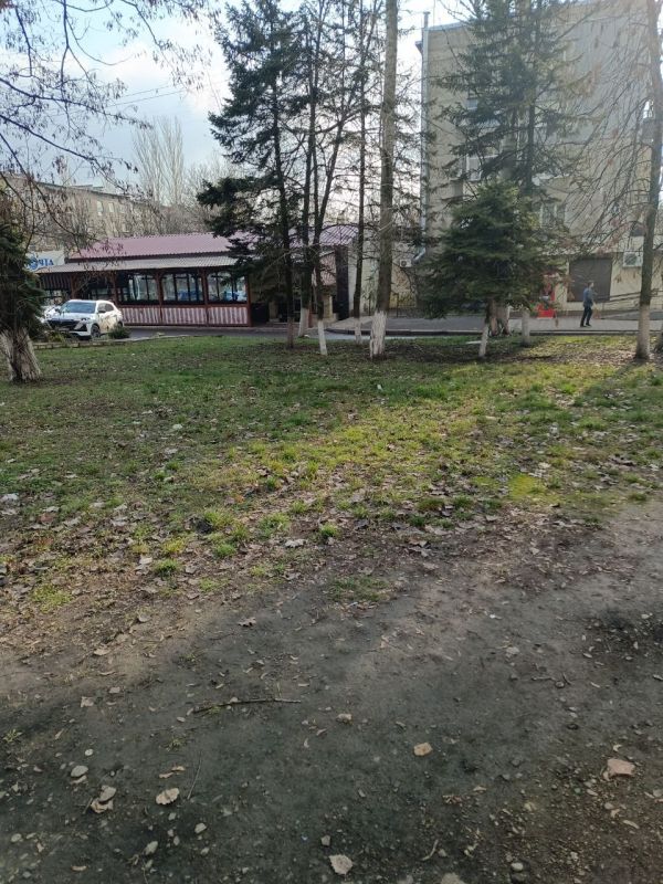 На центральных улицах Шахтерска проверили качество выполнения работ по наведению санитарного порядка На центральных улицах Шахтерска проверили качество выполнения работ по наведению санитарного порядка