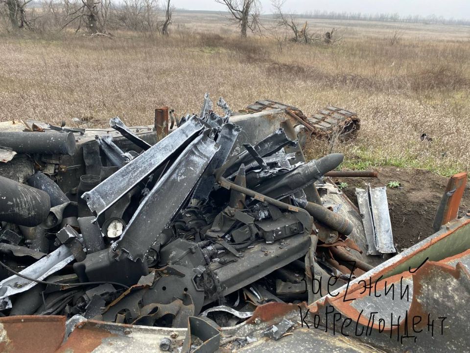 Танк Leopard 1A5 ВСУ, разнесенный на части взрывом боекомплекта в окрестностях Алексеевки (ДНР) на Днепропетровском направлении Танк Leopard 1A5 ВСУ, разнесенный на части взрывом боекомплекта в окрестностях Алексеевки (ДНР) на Днепропетровском направлении