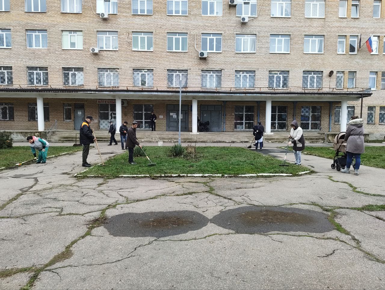 Сегодня, 4 декабря 2025 года, в рамках проекта «Городская среда», реализуемого Единой Россией , жители Кировского района приняли участие в традиционной экологической акции «Чистый четверг»