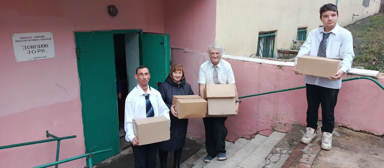 Сегодня, 4 декабря 2025 года, в ходе акции "Коробка храбрости", реализуемой Единой Россией, руководитель Управы Алексей Дмитрюк совместно с депутатом Донецкого городского совета ДНР Михаилом Рыбаковым, управляющим делами... Сегодня, 4 декабря 2025 года, в ходе акции "Коробка храбрости", реализуемой Единой Россией, руководитель Управы Алексей Дмитрюк совместно с депутатом Донецкого городского совета ДНР Михаилом Рыбаковым, управляющим делами...