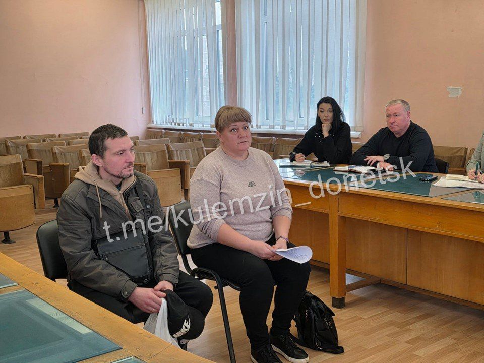 Сегодня советник главы администрации городского округа Донецк Николай Волков провёл приём граждан в общественной приёмной Донецкого городского местного отделения партии «Единая Россия» Сегодня советник главы администрации городского округа Донецк Николай Волков провёл приём граждан в общественной приёмной Донецкого городского местного отделения партии «Единая Россия»